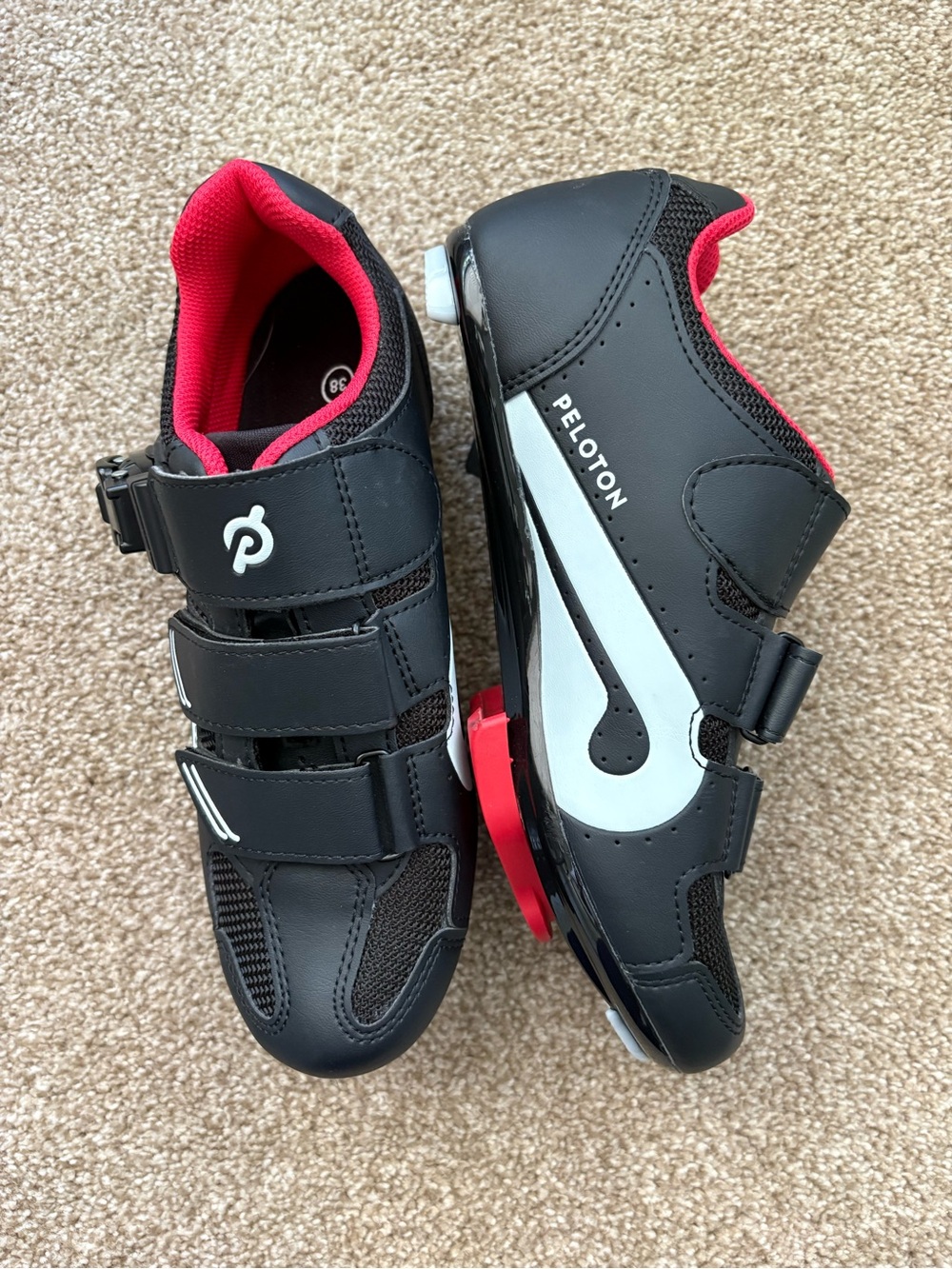 Peloton‎ Women's 7.5 Black and Red Cycling Sneakers